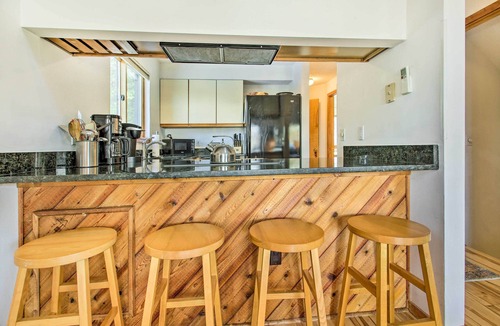 Carroll County Condo | 3 Mi to Attitash Resort: Condo w/Mtn Views!