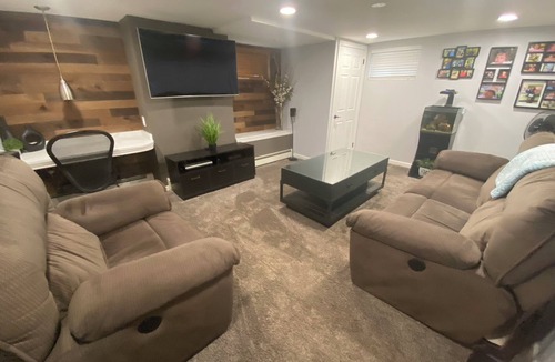 Wallington House | 3 MILES/5 KM FROM METLIFE STADIUM AND AMERICAN DREAM MALL