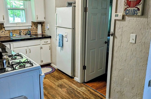 Ocean Park Cottage | 3 Min Walk to Sand!-2 Bdr-Sleeps 5/Child/Dog/Family-Friendly/Amenities Aplenty!