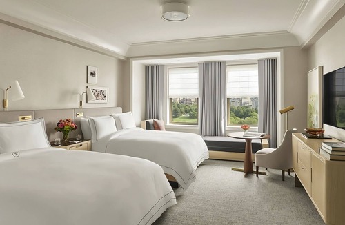 Back Bay East Hotel | 3 Park View 2 Queen Beds at The Newbury Boston!