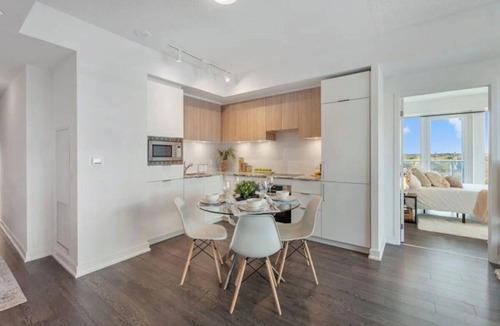 North York Apartment | 3 Rooms, Sleeps 5 | 2 Bath | 2 Balconies | North York | Toronto