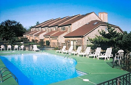 Jamestown Hotel | 3-Star Hotel ∙ Club Wyndham Newport Overlook