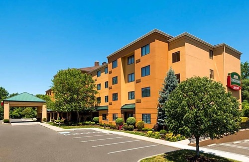 Danbury Hotel | 3-Star Hotel ∙ Courtyard by Marriott Danbury