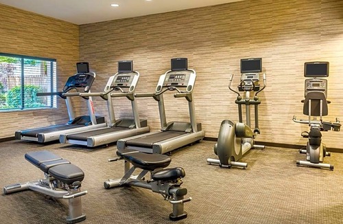 Danbury Hotel | 3-Star Hotel ∙ Courtyard by Marriott Danbury