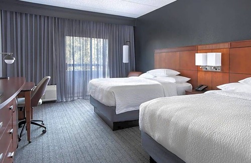 Norwalk Hotel | 3-Star Hotel ∙ Courtyard by Marriott Norwalk