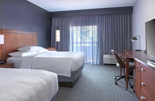 Norwalk Hotel | 3-Star Hotel ∙ Courtyard by Marriott Norwalk