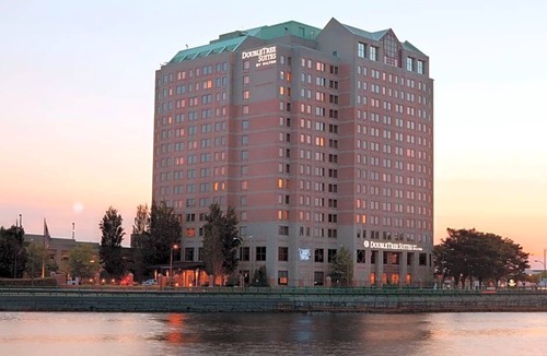 Allston Hotel | 3-Star Hotel ∙ DoubleTree Suites by Hilton Hotel Boston - Cambridge