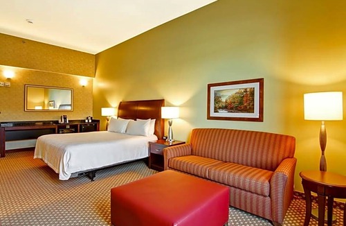 Ottawa Division Hotel | 3-Star Hotel ∙ Hilton Garden Inn Ottawa Airport