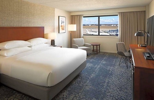 Windsor Locks Hotel | 3-Star Hotel ∙ Sheraton Hartford Hotel at Bradley Airport