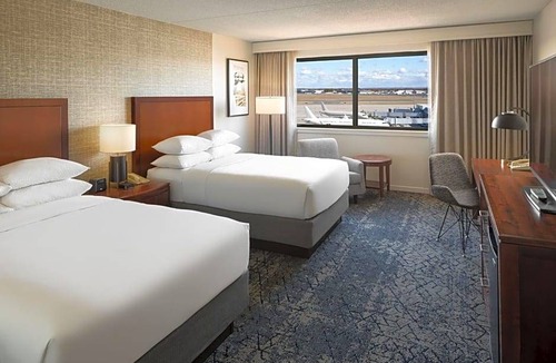 Windsor Locks Hotel | 3-Star Hotel ∙ Sheraton Hartford Hotel at Bradley Airport