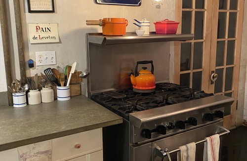 Portland House | 3 Story Historic Landmark - Walk to All! West End, Dog-Friendly, 2 King Beds