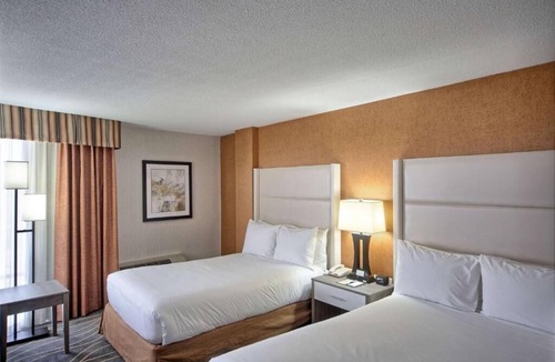 South Portland Hotel | 3 Units| Portland Retreat Minutes From Jetport, Shopping & Waterfront Dining