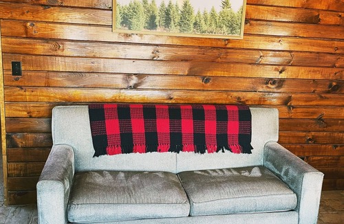 Columbia Falls Cabin | #32 - Flagpole View Cabins - Deluxe Cabin