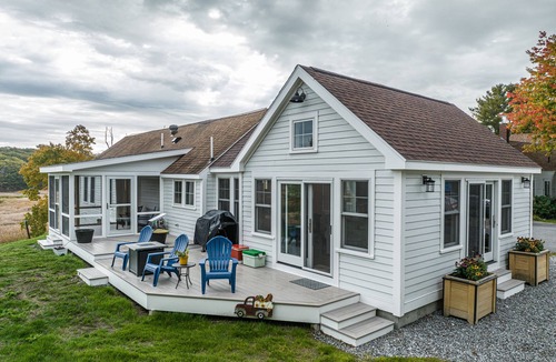 Bath House | 325 Year OldWaterfront Fully Renovated Loaded with AmenitiesnBring Your Boat!