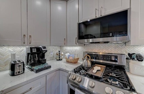 Pittsfield House | 345 Cozy Stay! 1.5 Miles to Pontoosuc Lake n