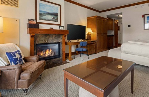 Stowe Area Cabin | #347 | Studio |The Maple | 3rd Floor Pool & Mountain Views