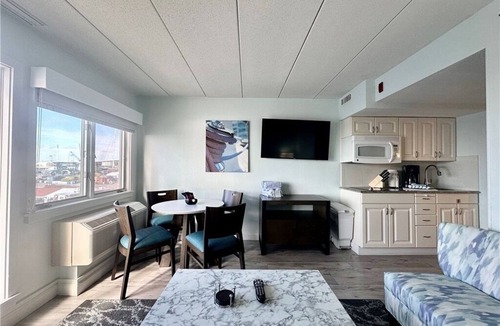 The Point Apartment | 365° Views Of Newport Harbor