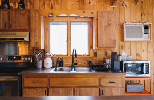 Jay Cabin | 3bd 2ba Cabin with Hot Tub & Fireplace