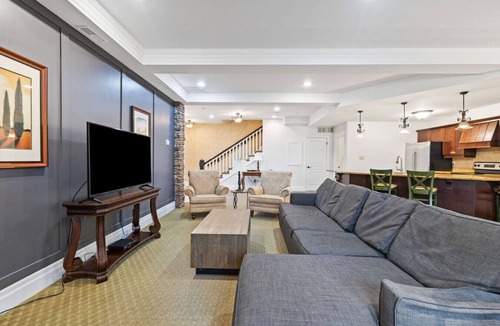 Collingwood Condo | 3BDR Family Home, 10 Mins to Blue Mtn Village!