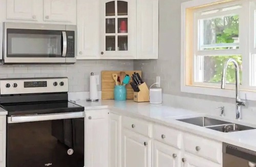 Scarborough House | 3BR Beach House, Walk to Sand & Sea