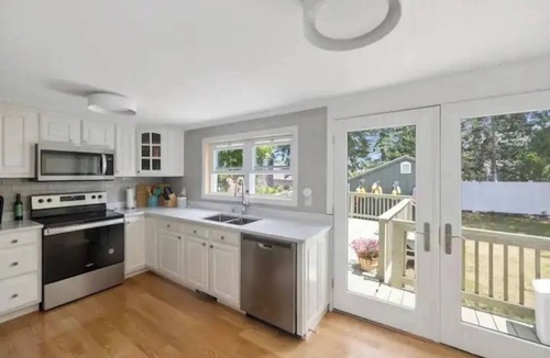 Scarborough House | 3BR Beach House, Walk to Sand & Sea