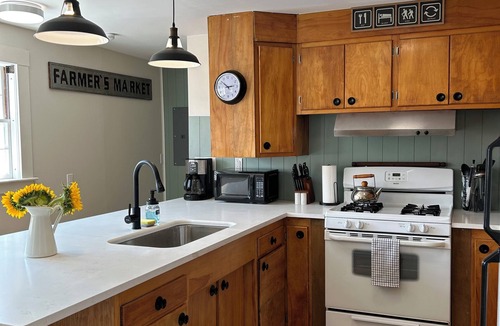 Bridgewater Corners House | 3BR Farmhouse at the Long Trail Brewery