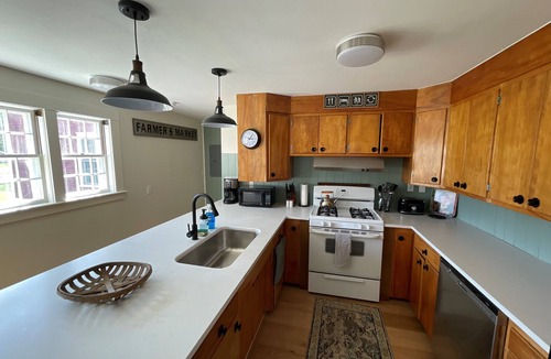 Bridgewater Corners House | 3BR Farmhouse at the Long Trail Brewery