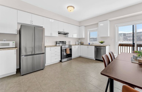 County of Brant House | 3BR Getaway | Bunk Beds | 2.5 Bath | Brantford