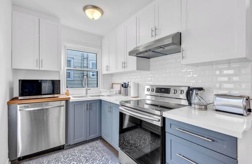 Northeast Mississauga House | 3BR Home with 2 bath | NearnYYZ Airport 7 minutes
