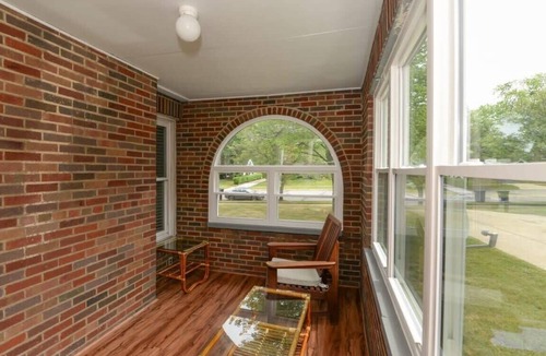 Independence House | 3BR Near Cleveland & CVNP | Sunroom + Ping-Pong