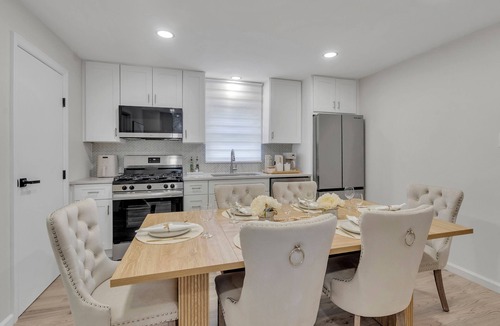 Harrison Apartment | 3BR Near NYC Walk to PATH Train 15min MetLife Newark Airport