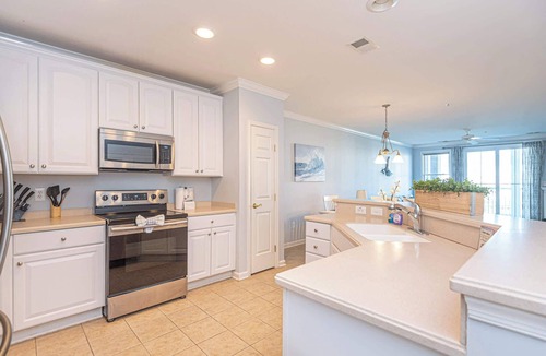 Sunset Island Condo | 3BR Resort Condo with Pools by Beach