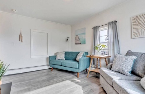 Scarborough House | 3BR Waterfront House | Private Beach & Patio