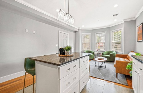 Dorchester Apartment | 3BR2BA Retreat - 2min to Savin Hill Station