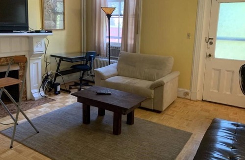 Albany House | 3R Cozy Furnished One-Bedroom apartment with Porch