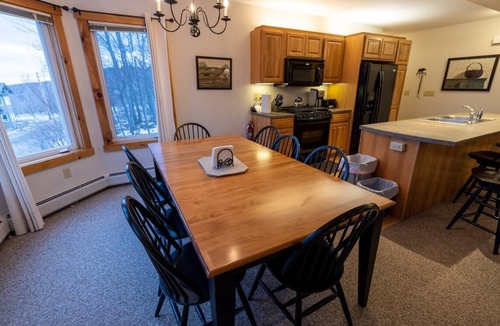North Troy Condo | 4 bdrms, golf, hikes, tram, waterpark and hot tub!