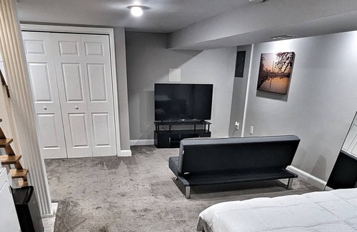 Southeast House | 4 Bed 2 Bath - Just over 1/2 Mile to Metro! Plenty of Parking!