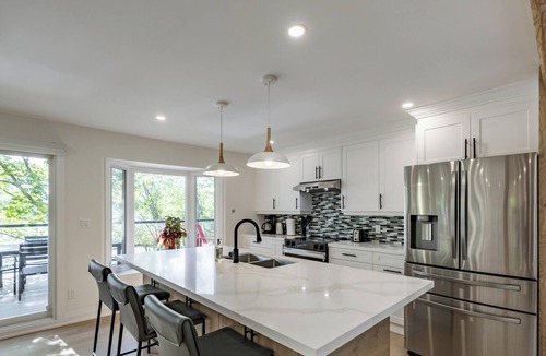 Muskoka Lakes Villa | 4 bed 3 bath cottage on Lake Muskoka