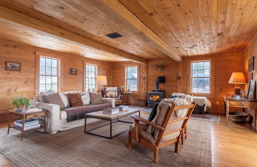 Harpersfield House | 4 bedroom, 1820's Farmhouse 182 acres/Private Spring fed Swimming Pond