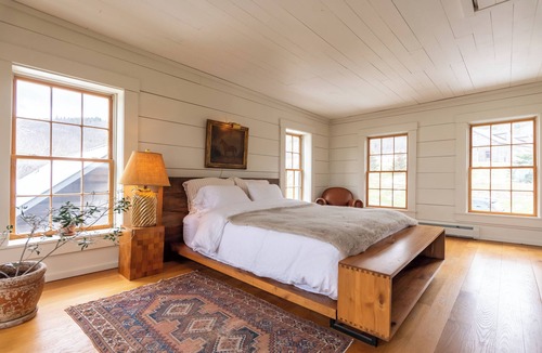 Harpersfield House | 4 bedroom, 1820's Farmhouse 182 acres/Private Spring fed Swimming Pond