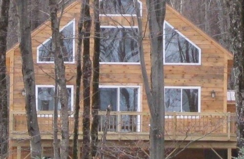 North Troy House | 4 bedroom, 2 bath, large finished basement 2.4 miles to Jay Peak Resort!