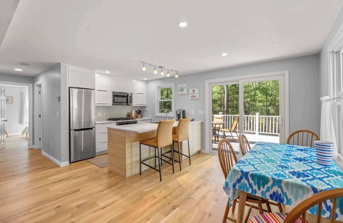 East Falmouth House | 4 Bedroom - 5 min. walk to Jenkins Pond