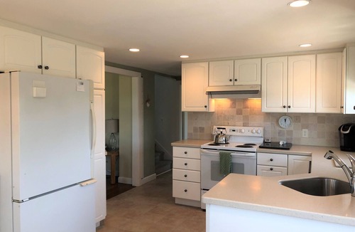 West Dennis House | 4 Bedroom Beach Getaway 1000 feet to the Beach Central A/C