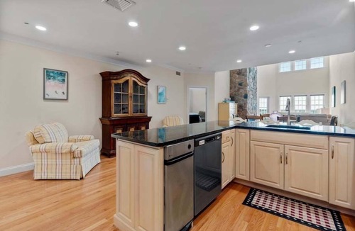 Falmouth Heights Condo | 4 Bedroom Beachfront Falmouth Condo RPAM022