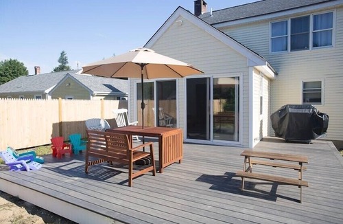 East Falmouth House | 4-Bedroom Cape House Walkable to Cape Cod Winery