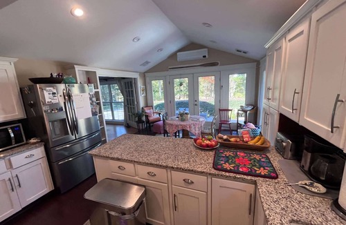 York House | 4 Bedroom Colonial, Hot Tub, Pool and Treehouse