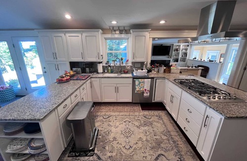 York House | 4 Bedroom Colonial, Hot Tub, Pool and Treehouse