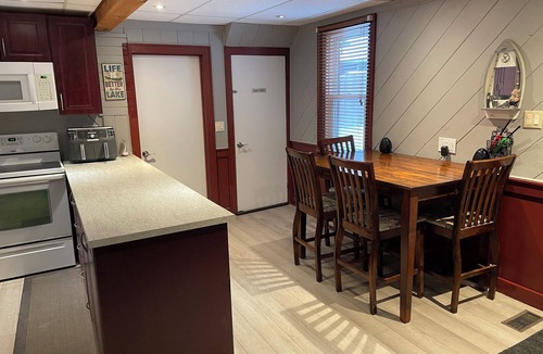 Providence Bay House | 4 Bedroom Cottage On Manitoulin Island - Next to Sandy Beach!