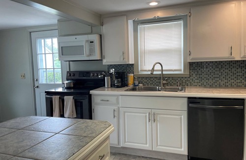 Briggs Farm Cottage | 4-bedroom family-friendly cottage in Narragansett, 5 minutes from the beach