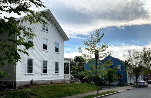 Warren Apartment | 4 Bedroom Historic Getaway Steps from Waterfront!
